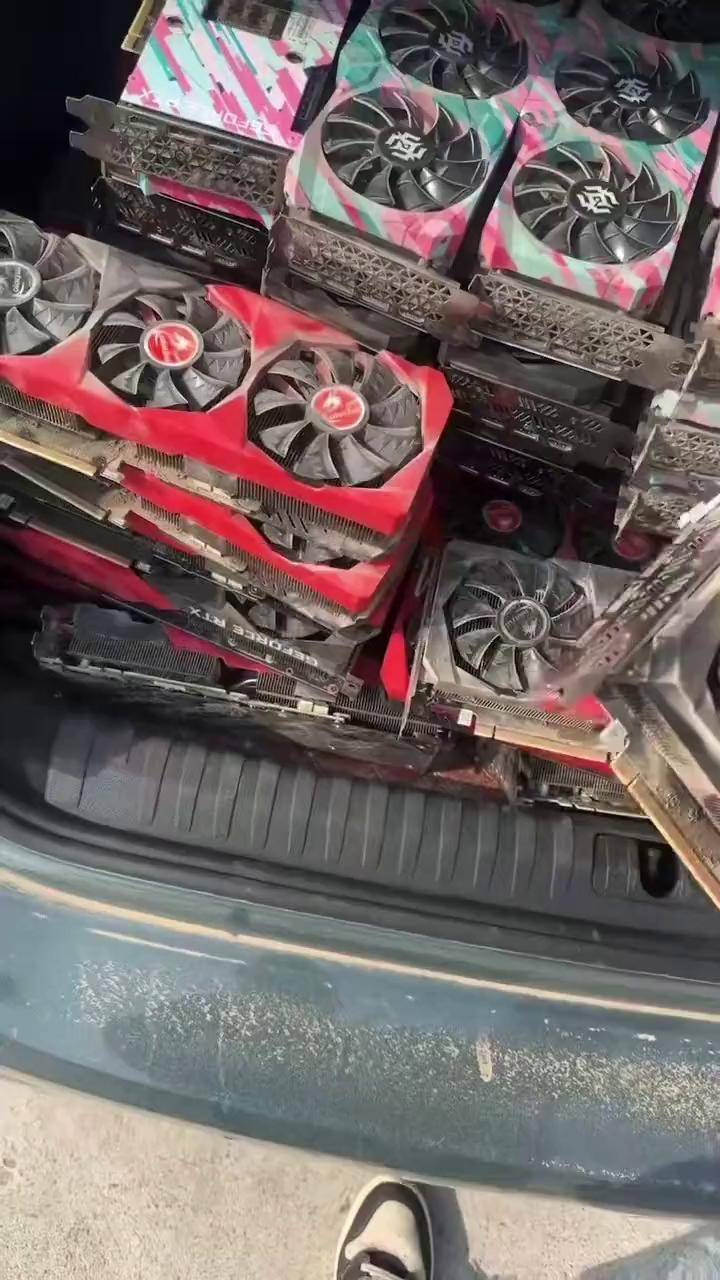 矿难之后显卡成堆,直接后备箱装了一车显卡 显卡行情 二手显卡