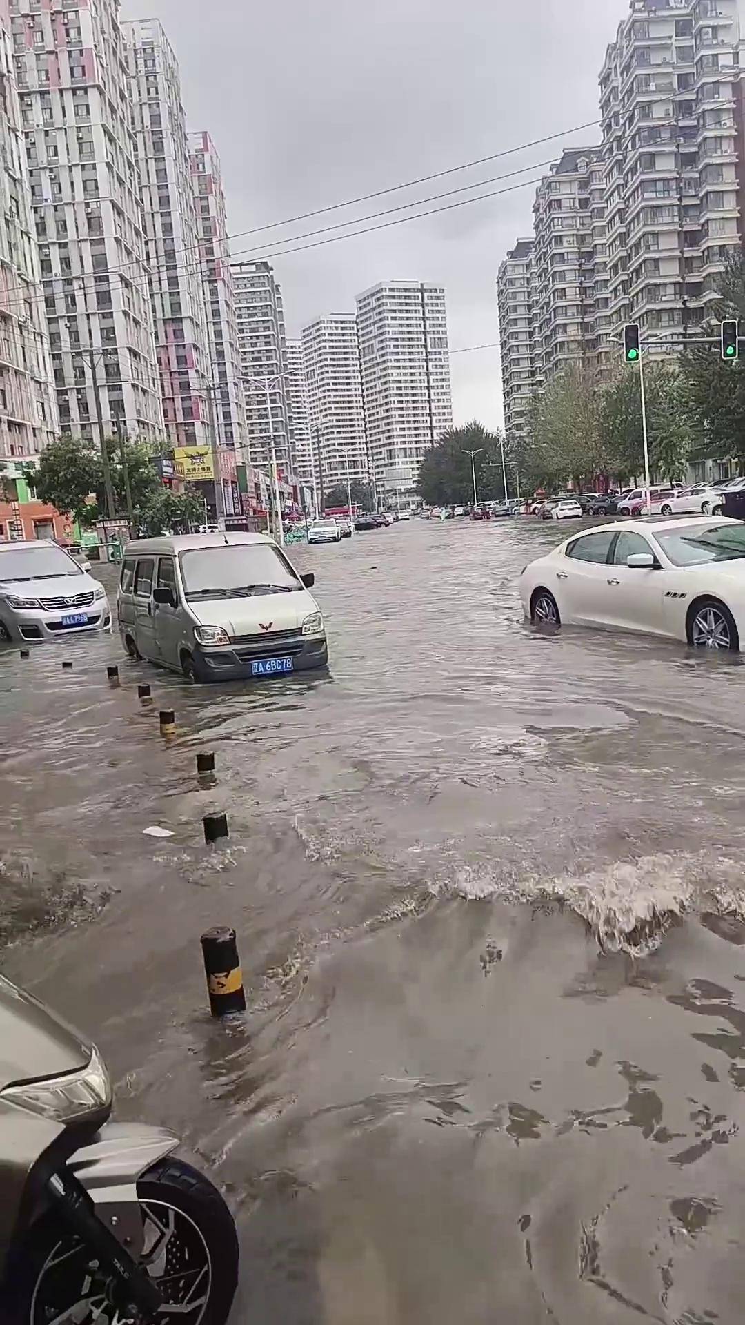 看看沈阳这暴雨,每个季节都能玩出花来 我的城市下雨了