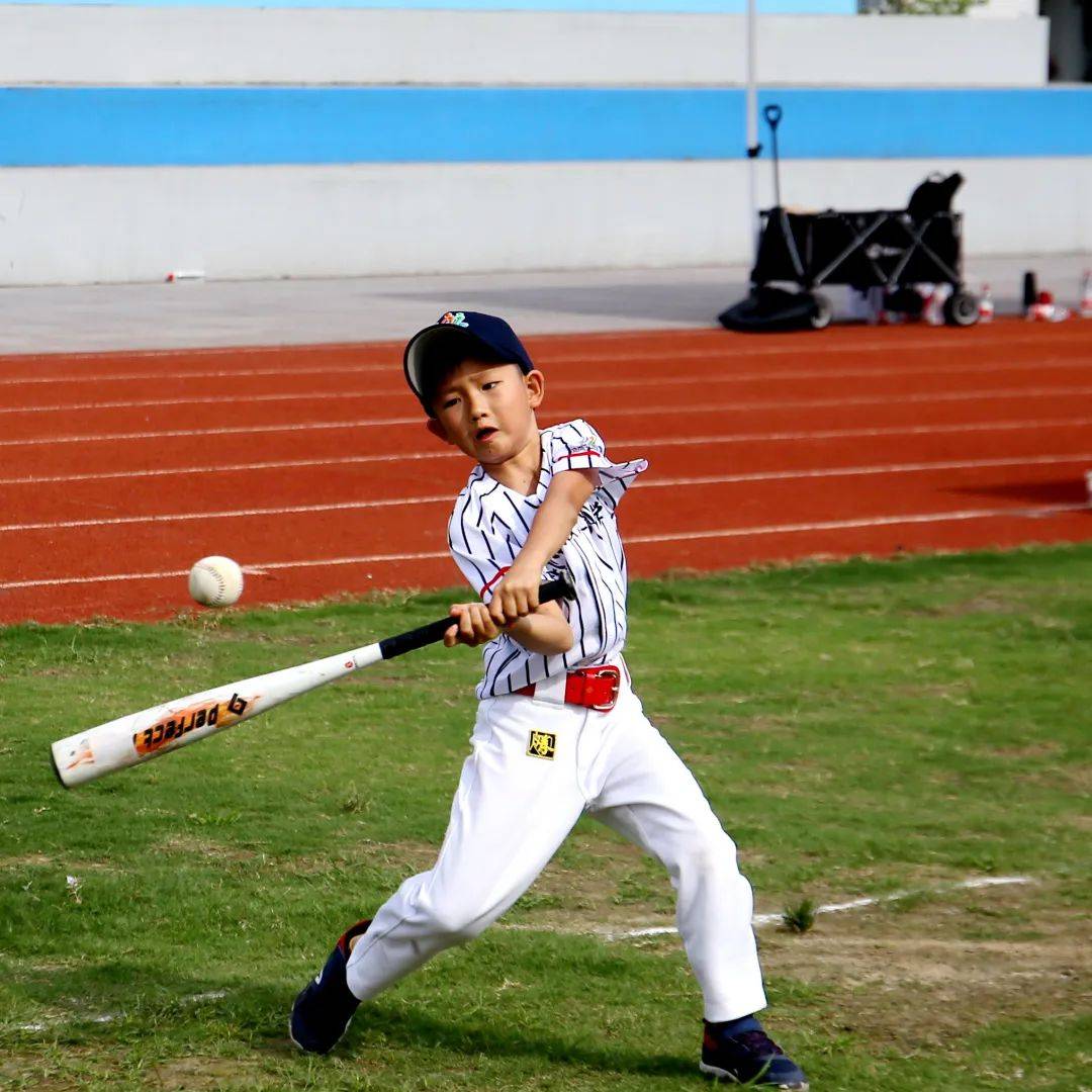 "滨"纷社团④|钱江湾小学:挥"棒"出击,棒球少年们逐梦绿茵场