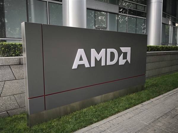 有望彻底改变芯片封装！AMD收获玻璃基板专利：Intel、三星等都在布局