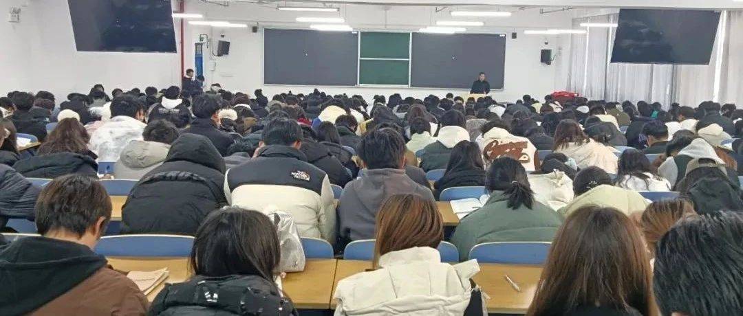 我校举行“在青年志愿者行动中凝聚责任”宣讲会