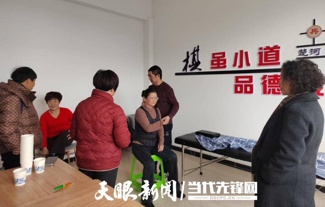 大方县老干部服务中心开展养生理疗志愿服务活动