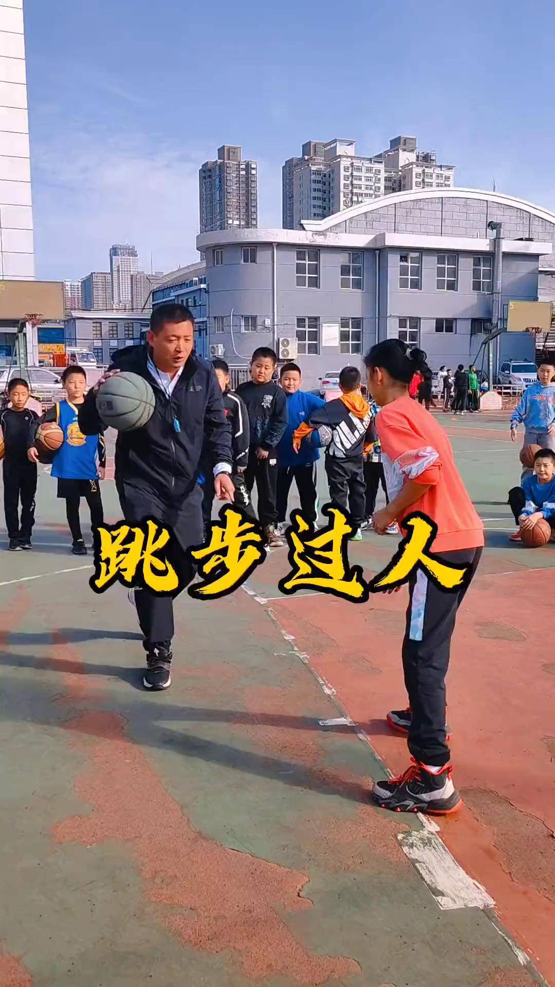 篮球的入门基本功（篮球入门基本功教程） 篮球的入门根本
功（篮球入门根本
功教程）《篮球基本功 入门》 篮球资讯