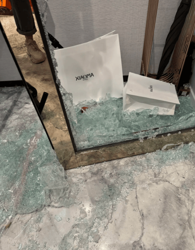 香港一奢侈品店66个爱马仕被抢,价值近千万!3名歹徒破门闯入砸烂展柜,监控曝光 香港一奢侈品店66个爱马仕被抢,价值近千万!3名歹徒破门闯入砸烂展柜,监控曝光
