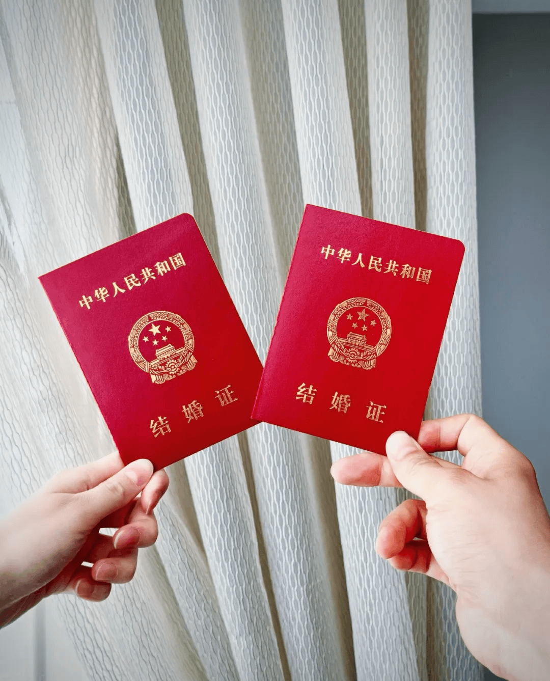 同时在微博上晒出结婚证,黄子韬,徐艺洋