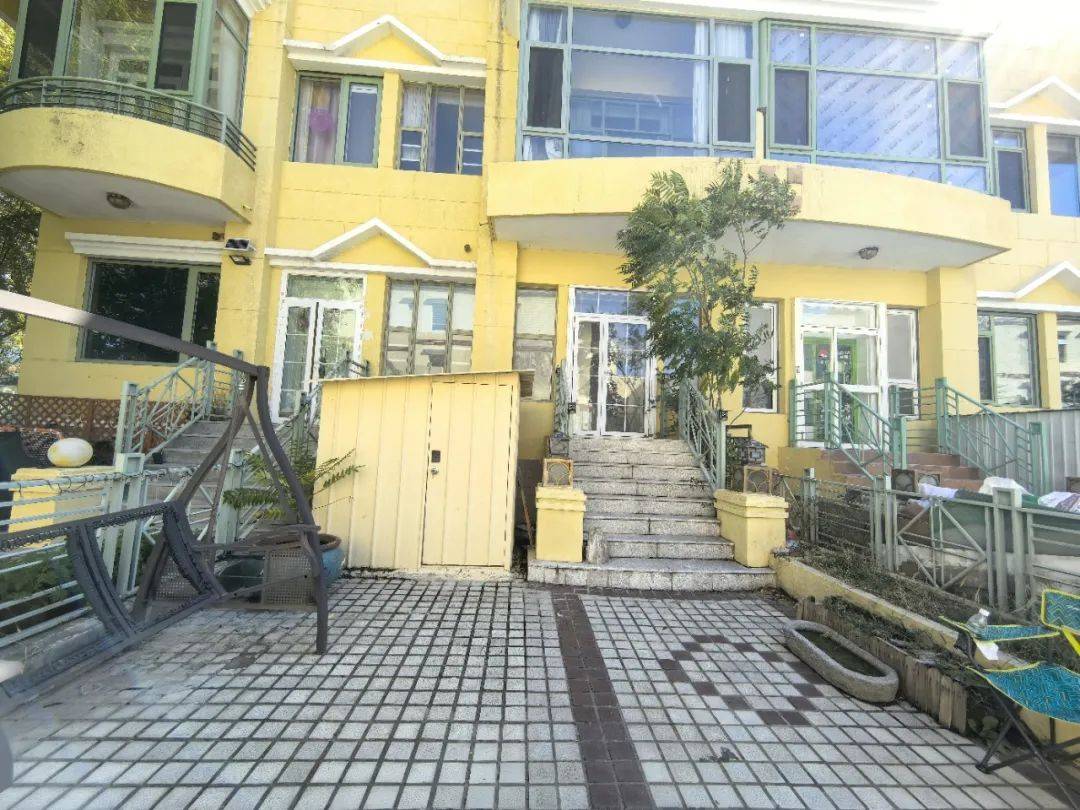 香江花园丨精装联排1000w享受国际化的别墅生活