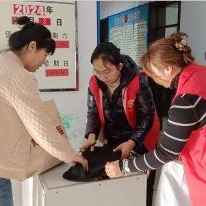 【新闻动态】红旗乡开展“衣路相伴，温情暖冬”志愿服务活动
