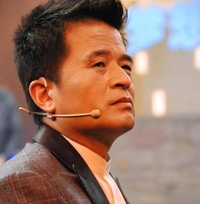 毕福剑回应近况:再婚有俩孩,退休非辞职,现仍属央视老干部局!