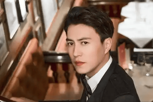 靳东彻底摊牌！“特殊身份”曝光，刘昊然、罗晋见了都得“弯腰”