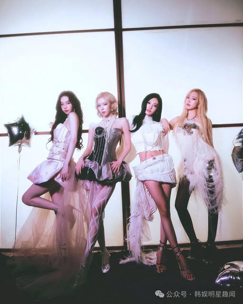 孙怡最新造型氛围感拉满，猫系黑长直刘海彰显独特魅力_搜狐网, image size:1024x1280