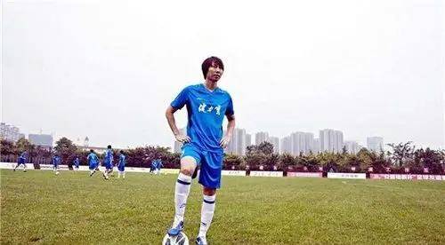 国足原主教练李铁:从最憎恨踢假球到主动推销假球,如今终于被判