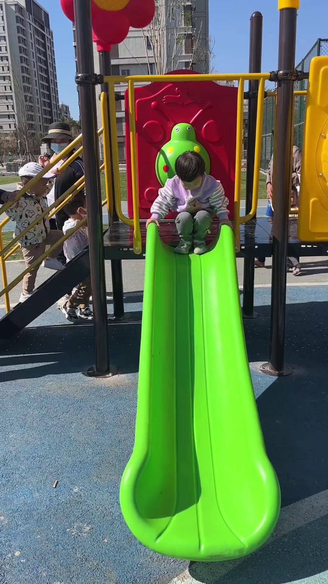 滑滑梯 幼儿园 宝宝巴士 0到3岁早教儿歌 游乐园