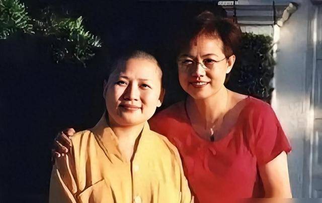 歌手李娜：不顾亲人流泪劝阻出家，25年后，她过得怎样了
