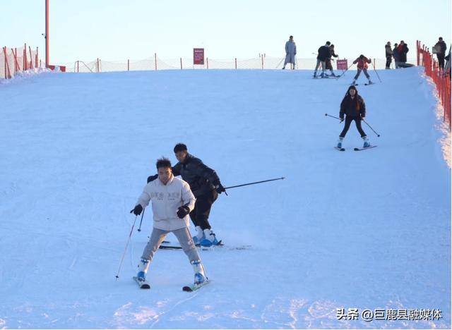 巨鹿滑雪场图片