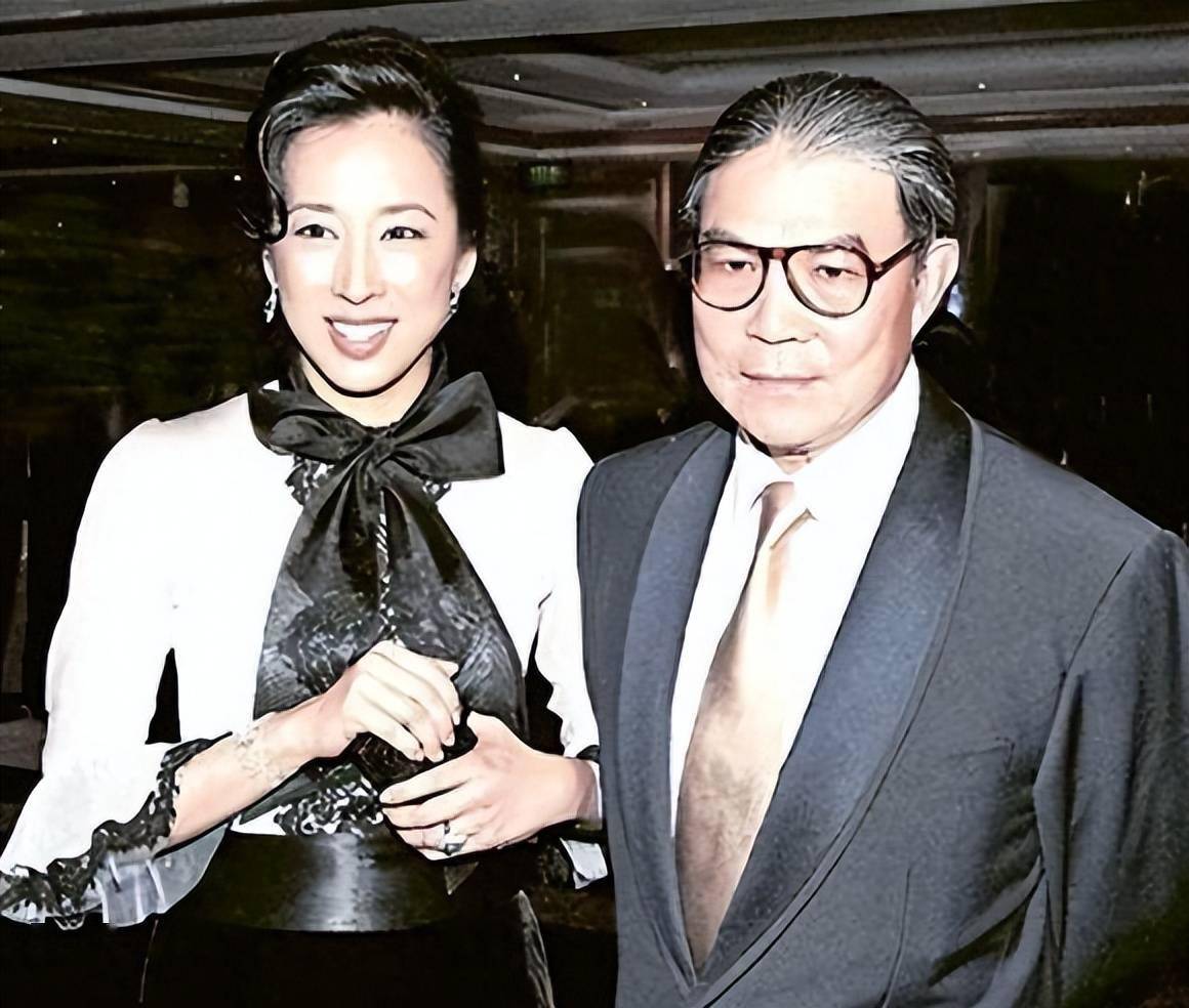 朱玲玲:抛弃霍震霆和3个儿子,50岁嫁给爱情的她再次净身出户?