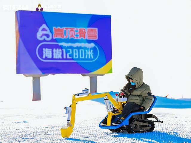 4人滑雪车图片