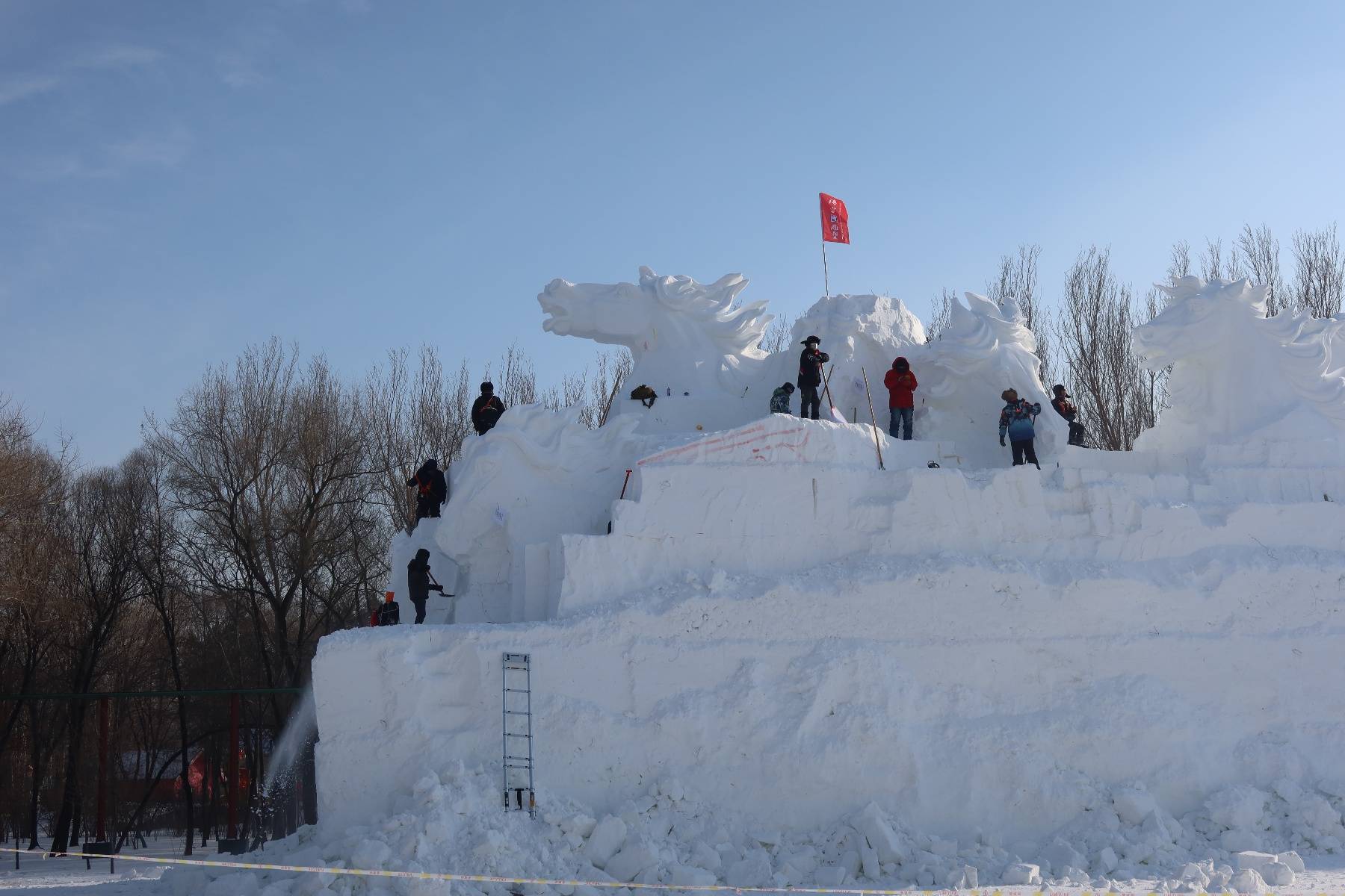 伟德注册对话雪雕悟空归来设计师：10天完成想呈现中国人的超级英雄蹲姿更霸气(图3)