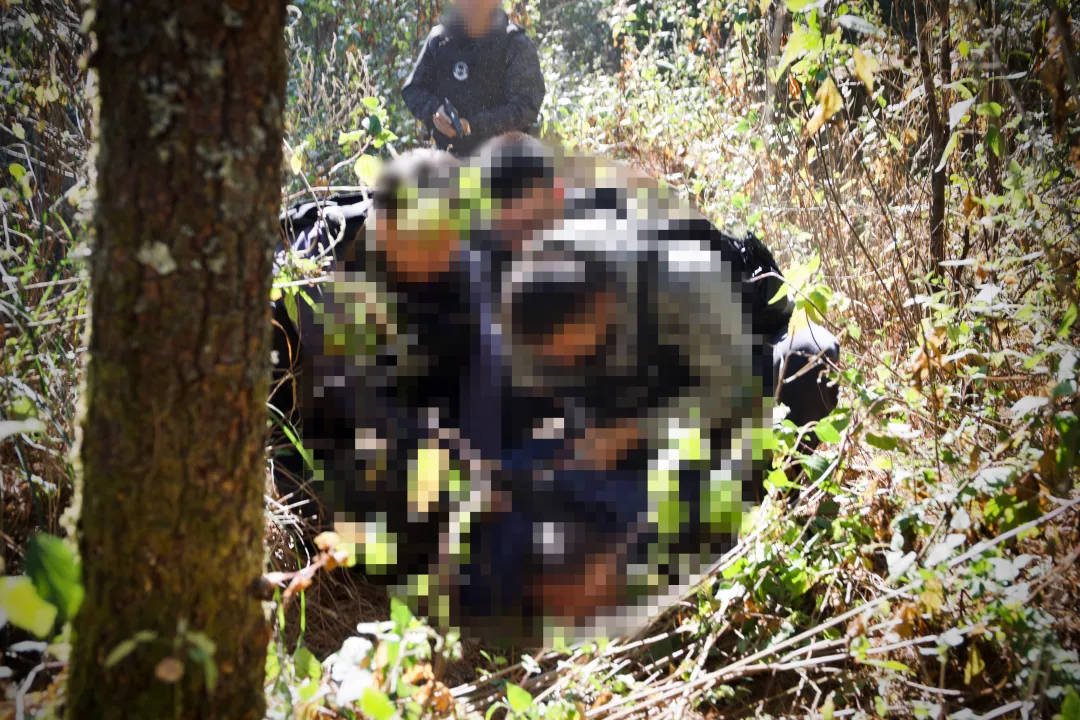 云南一位缉毒警察：为了不暴露身份，给自己一支烟的时间打盹，烟烫到手指就会惊醒！