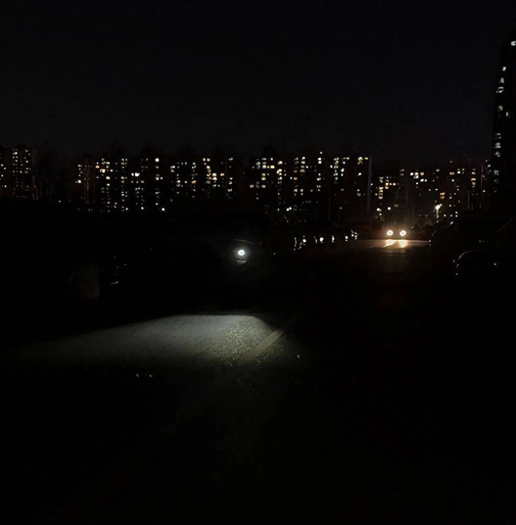 朗芳园八区周边路灯不亮,一个小区咋还区别对待?