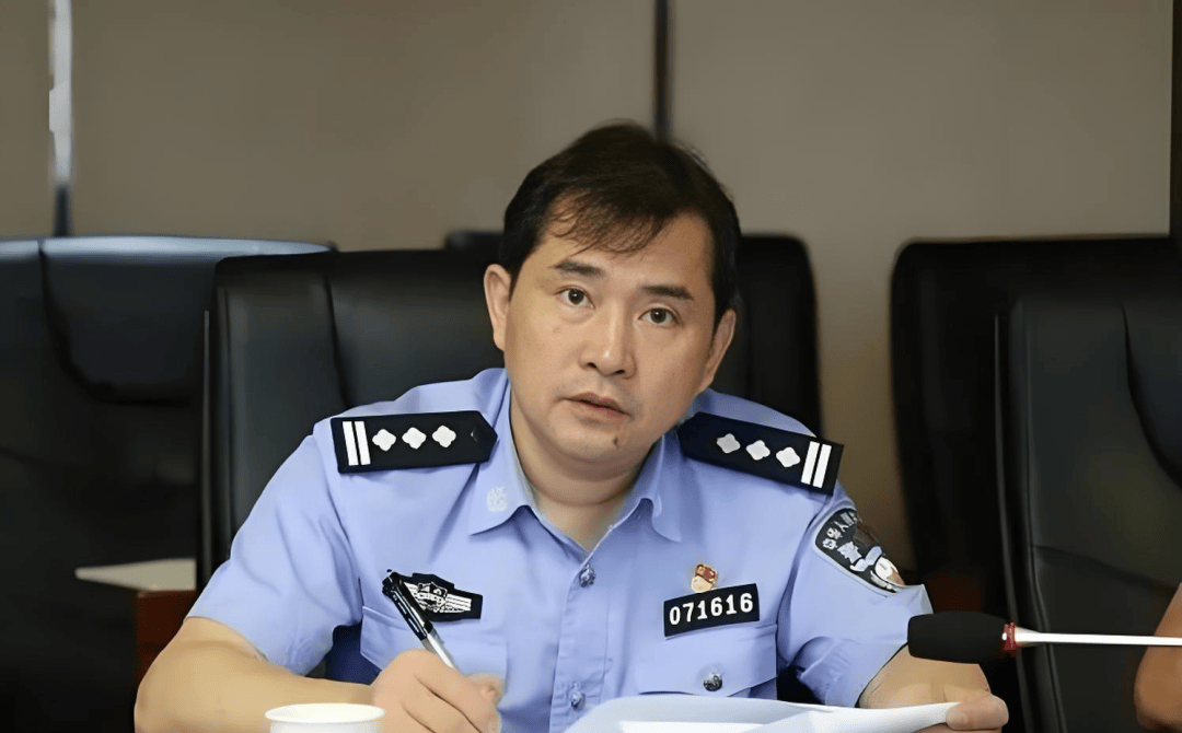 两地公安局局长同日官宣落马