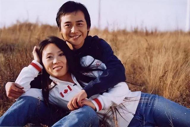他长得帅，演技好，不顾一切娶大15岁妻恩爱至今，没生孩子也幸福