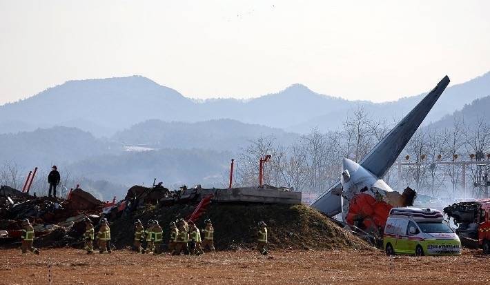 韓國空難細(xì)節(jié)披露！發(fā)現(xiàn)無法正常著陸曾復(fù)飛，二次著陸時(shí)墜毀