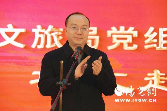 市文化和旅游局副局长王秋峰发布了"三秦四季 年味商洛"系列文化旅游