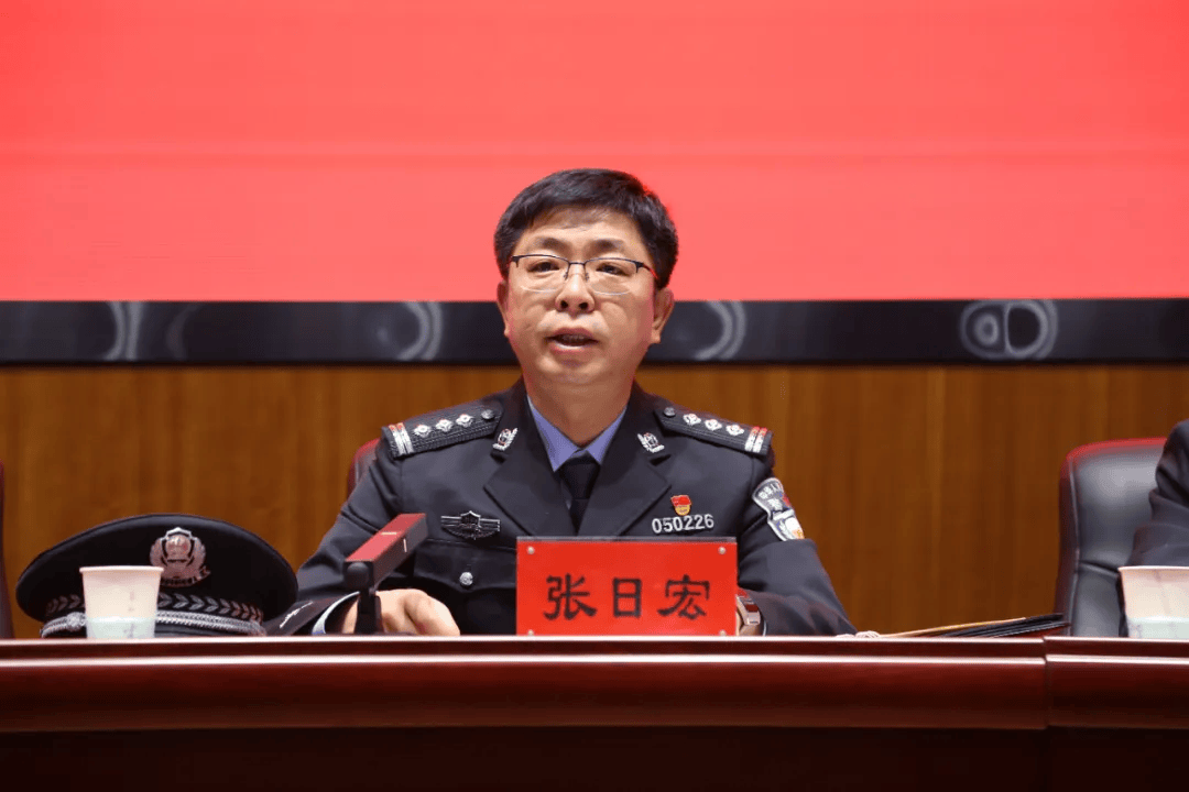 【警讯要闻】怀仁市公安局举行警务辅助人员换装授衔仪式(图文)