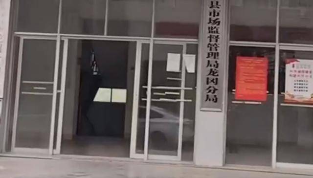 江西吉安一女子抱怨早九点到市监局办业务称没人：等了半个小时都没见到人影