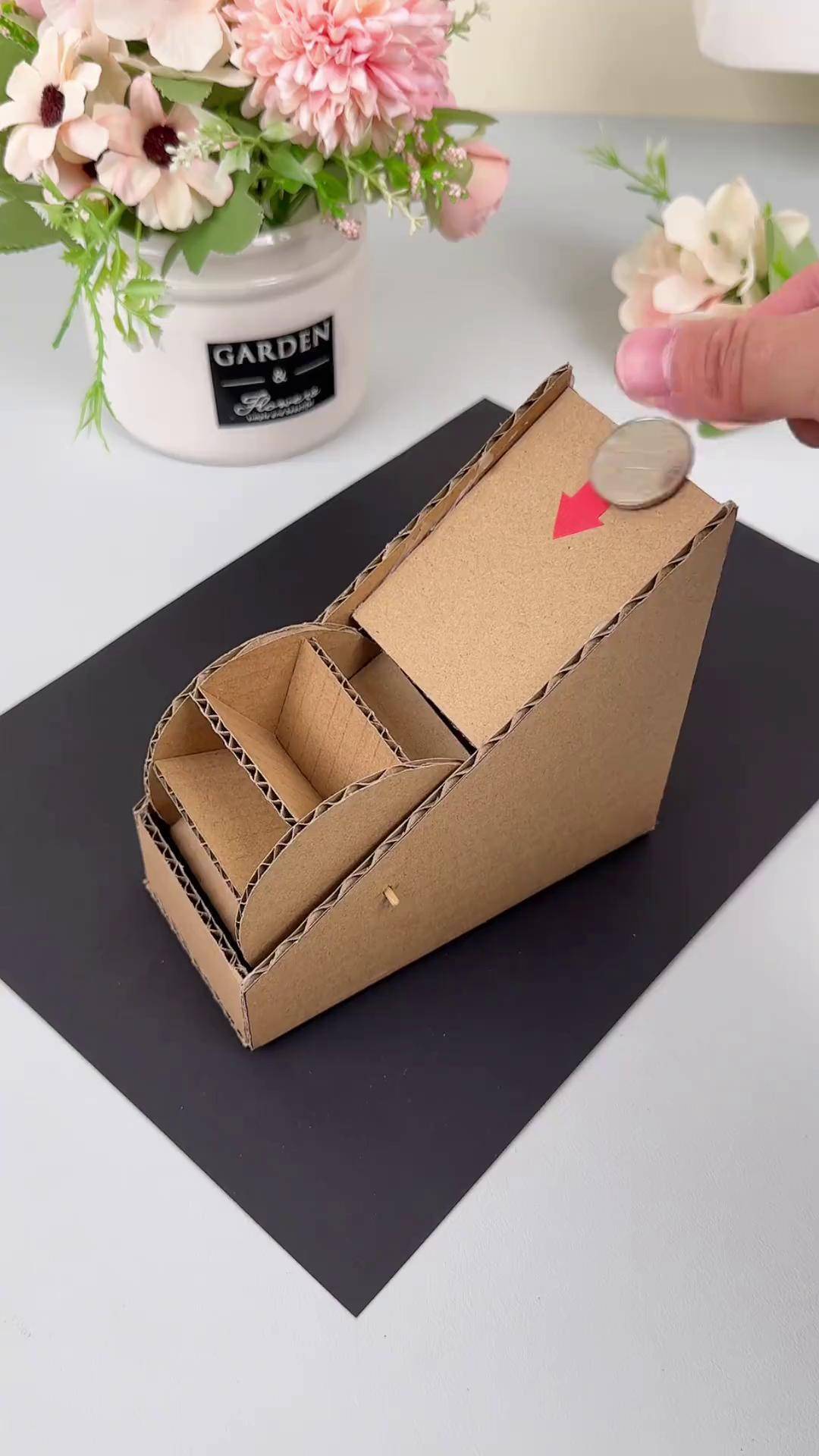 收到的快递盒不要扔给孩子做个好玩的存钱罐手工diy亲子手工废物利用