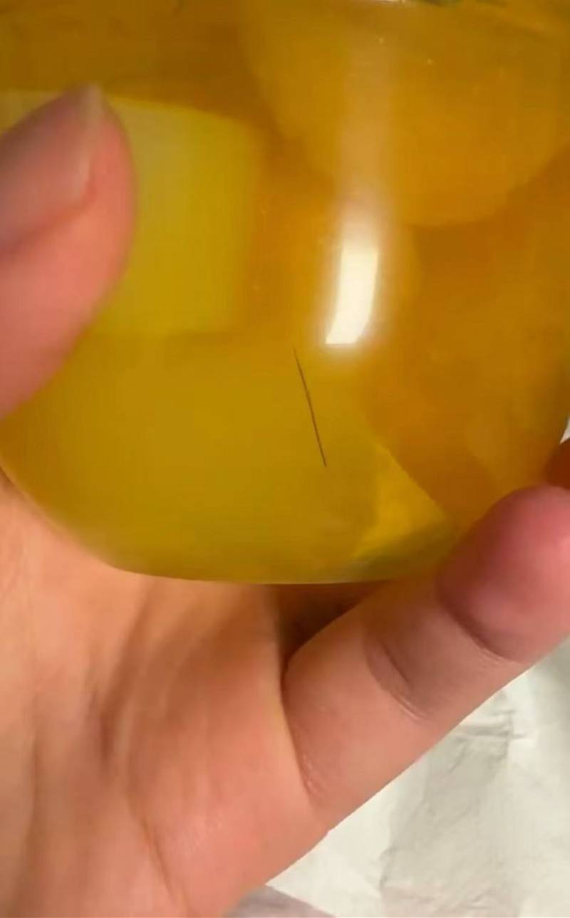 喜之郎果冻被曝“出现头发” 客服:产品已开封异物来源存疑(图1)