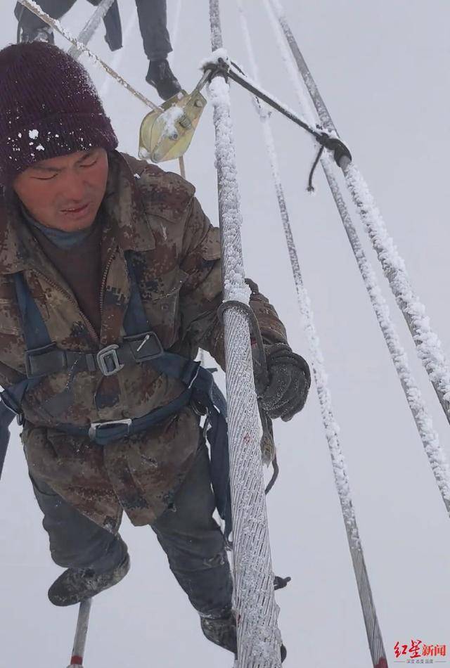 四川凉山小伙雪天高压线上作业引关注：挣钱为儿治病，因为我是他父亲