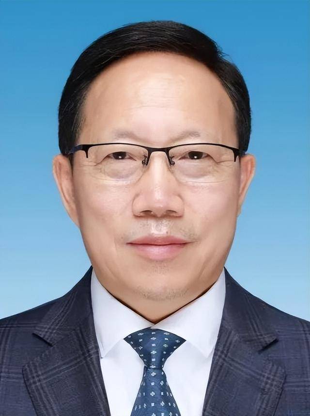 中央批准：陈连兵、柴立元履新