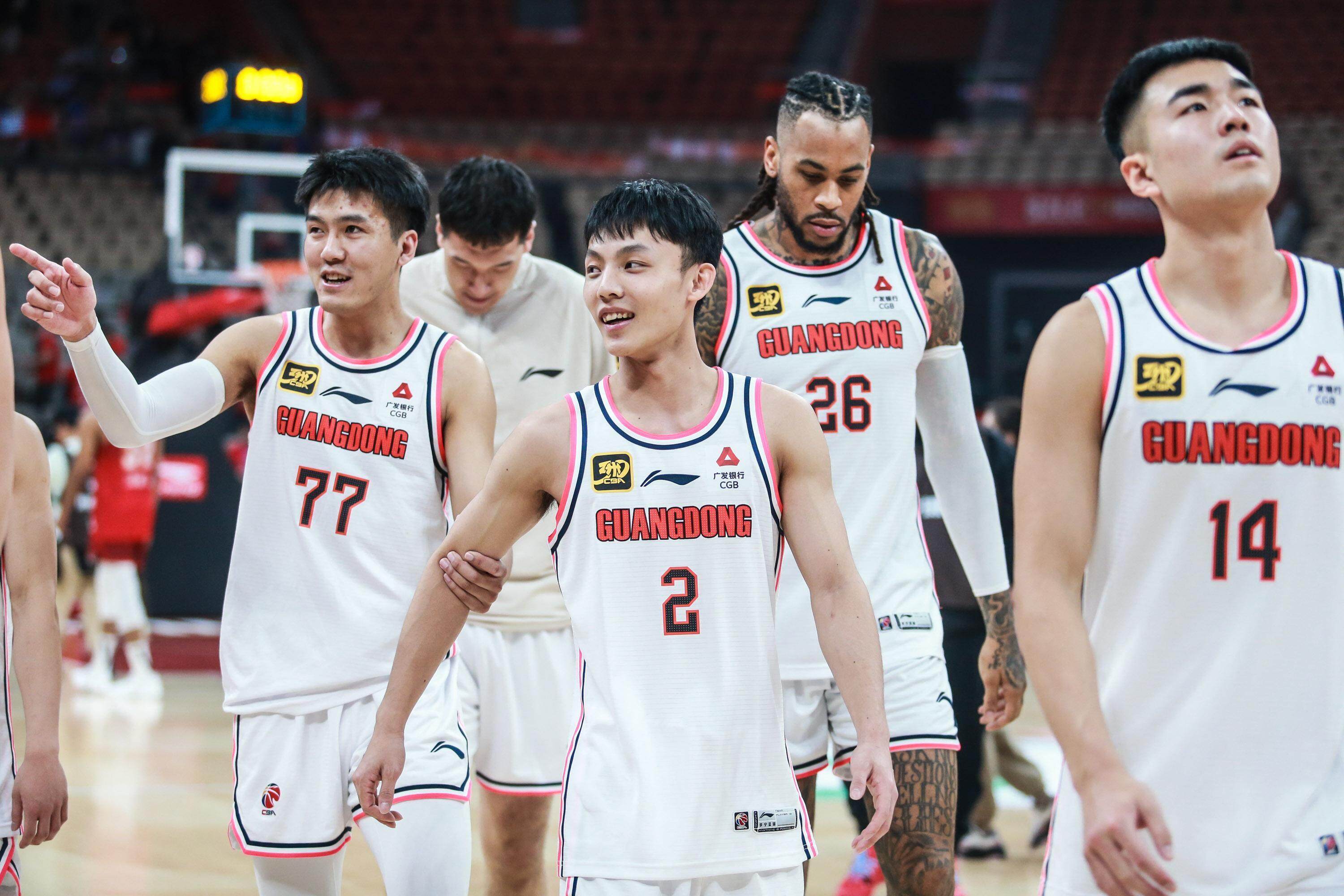 【CBA】吉伦沃特砍39分，广东队豪取九连胜