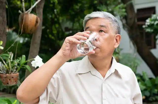 头发油腻掉发严重？这些根源你可能不知！