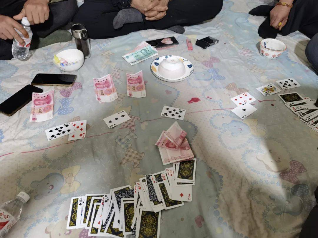 现场抓获涉赌人员14人!甘肃一地警方破获一起聚众赌博案