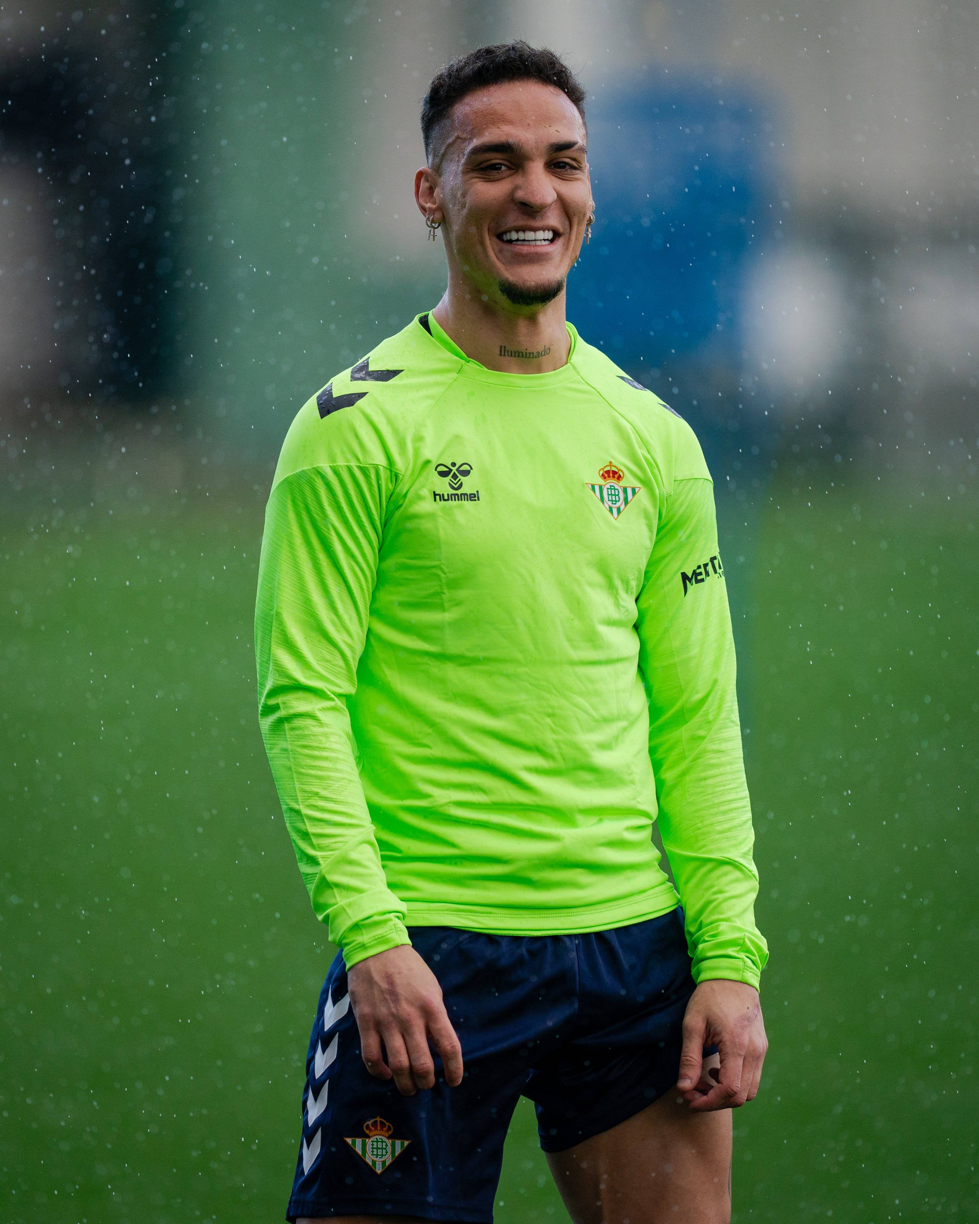 这气质安东尼在贝蒂斯首训帅照来袭