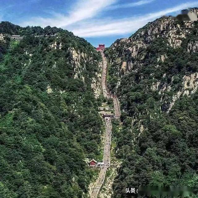 走进中国名山：自然奇观与攀登挑战 中国名山大赏：美景与险峻同在