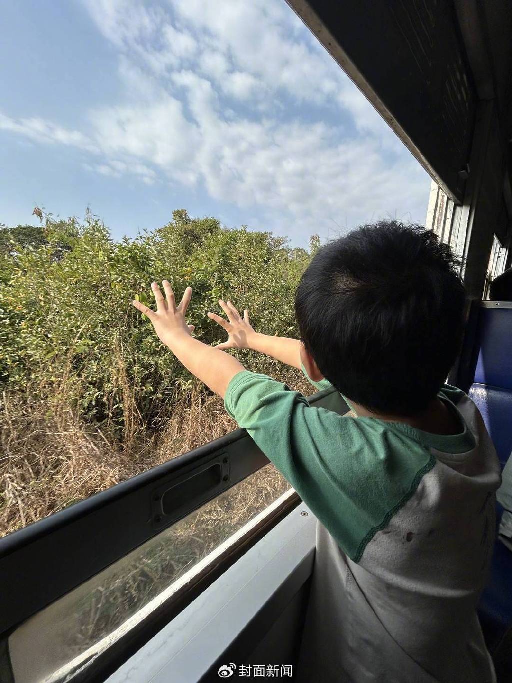 泛亚电竞官网12天10段旅途成都夫妻带娃坐火车从新加坡回家(图1)