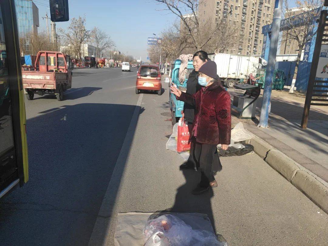 封面人物丨交运线上的“小棉袄”——垦利区集好城市公交有限公司公交驾驶员董秀娟(图4)