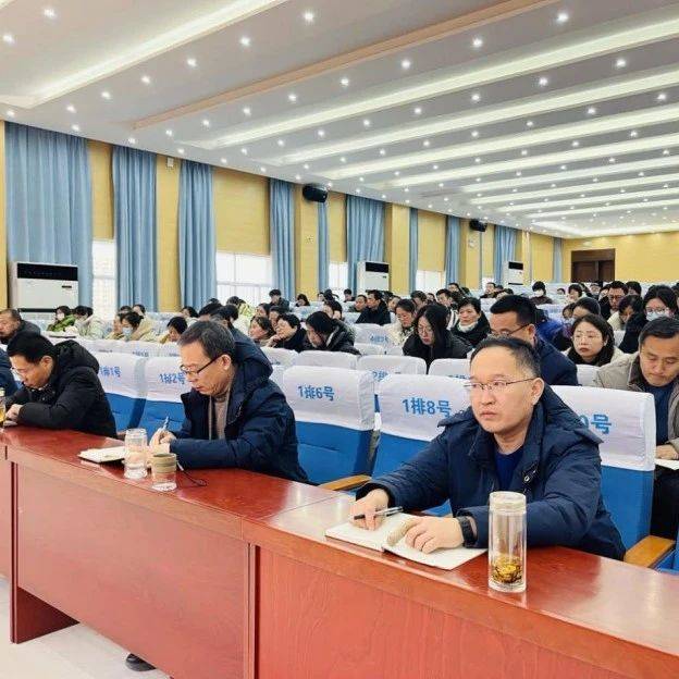凝心聚力启新程 笃行致远谱华章——莘县二中召开新学期全体教职工会议_工作_教育_进行了