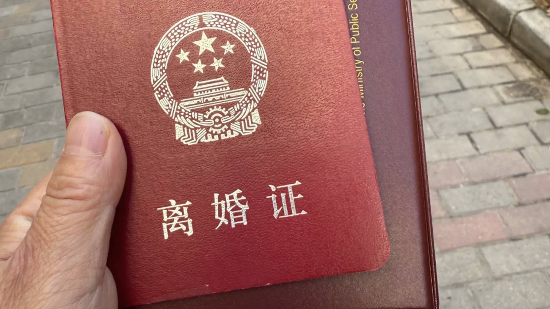 山东一婚姻登记处办理离婚排近400号比办理结婚的人多出几十倍官方