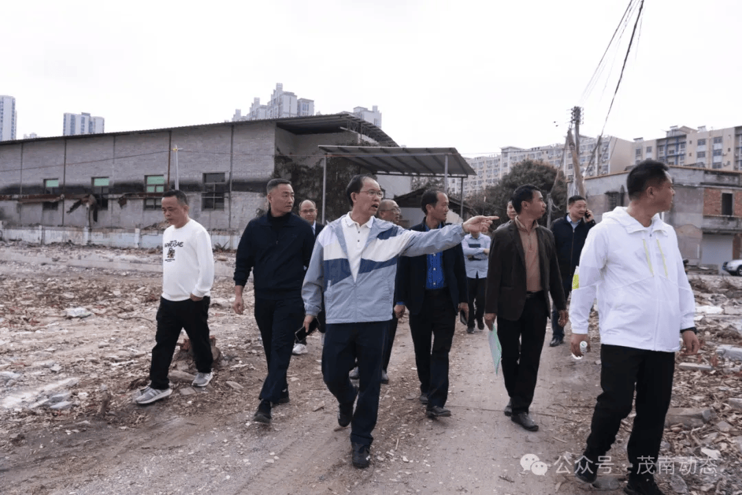 吕国记率队周末再临高凉北路项目及坡塘村征拆工作
