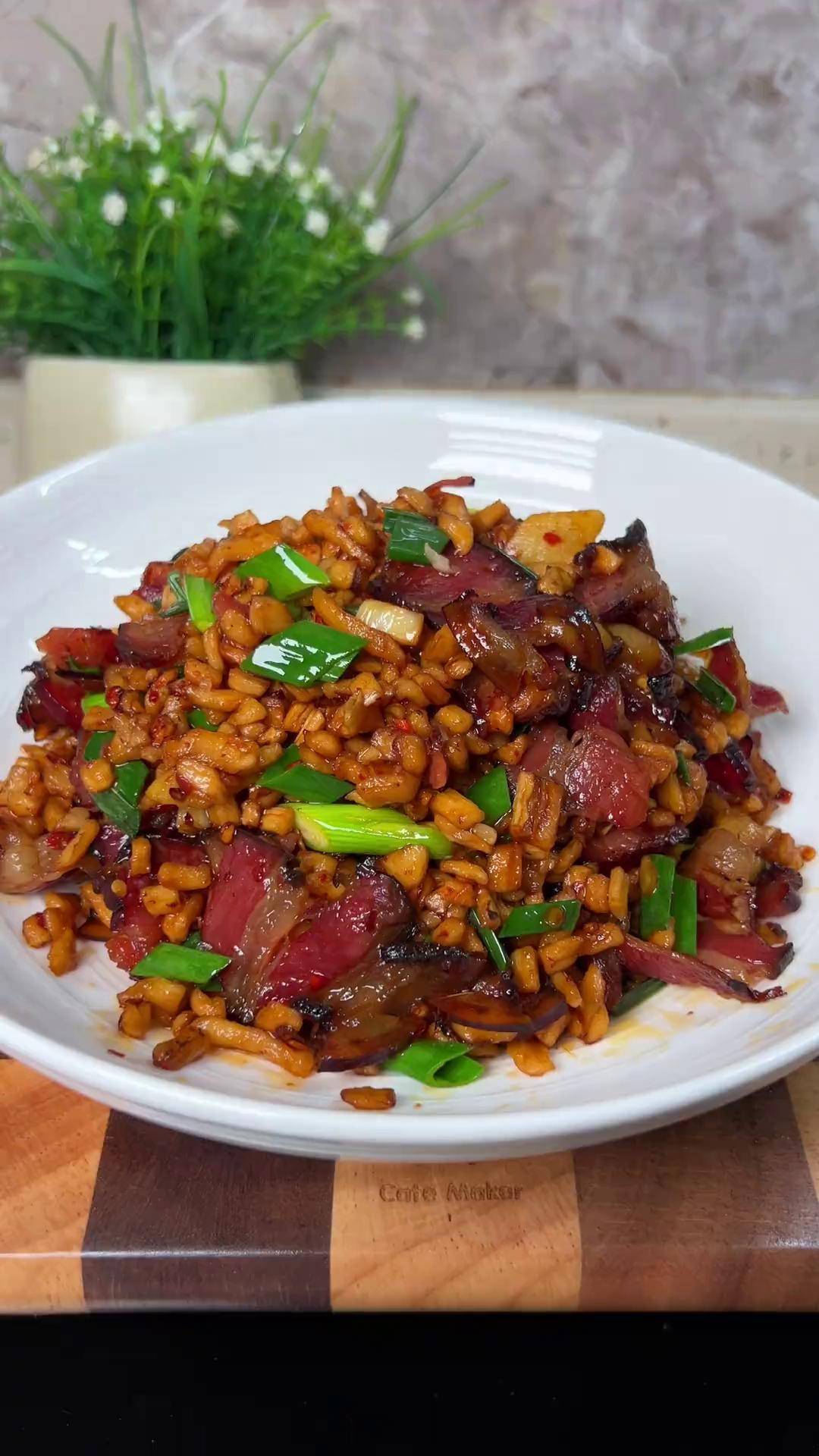 萝卜干炒腊肉又香又下饭的一道菜