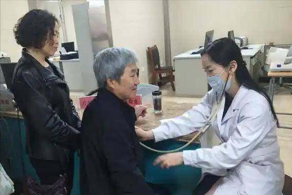 老年人健康与小米粥的奇妙联系 小米粥助力老年人健康：你知道吗？