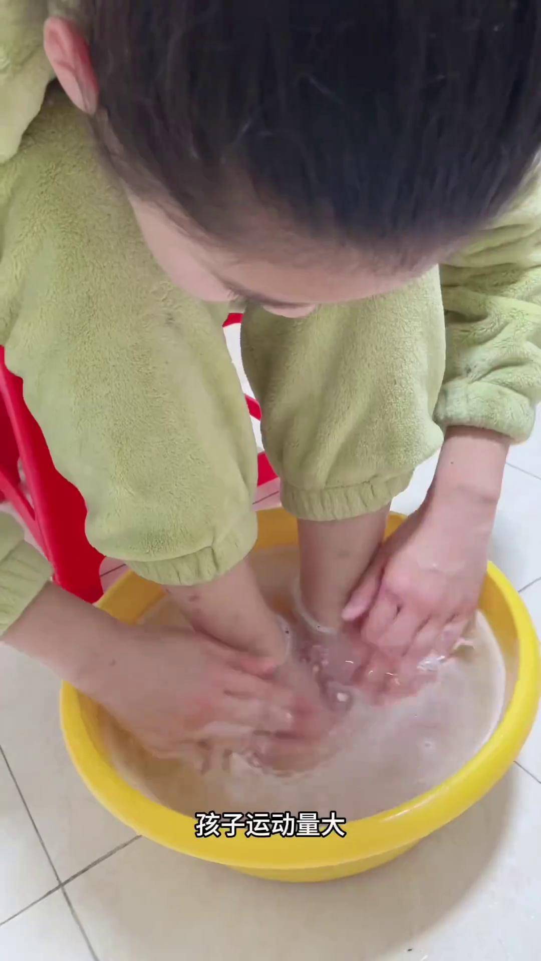 孩子运动量大,天天洗脚还是臭臭的,就用植物妈妈洗脚泡泡 抑菌 除臭