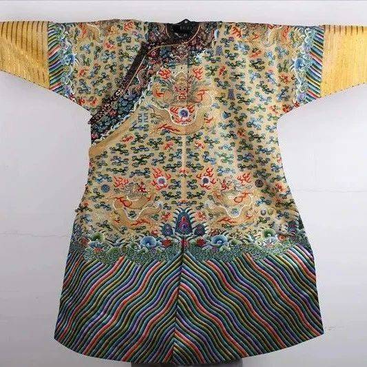 长知识 | 龙袍上有几条龙_皇帝_燕弁服_衮服