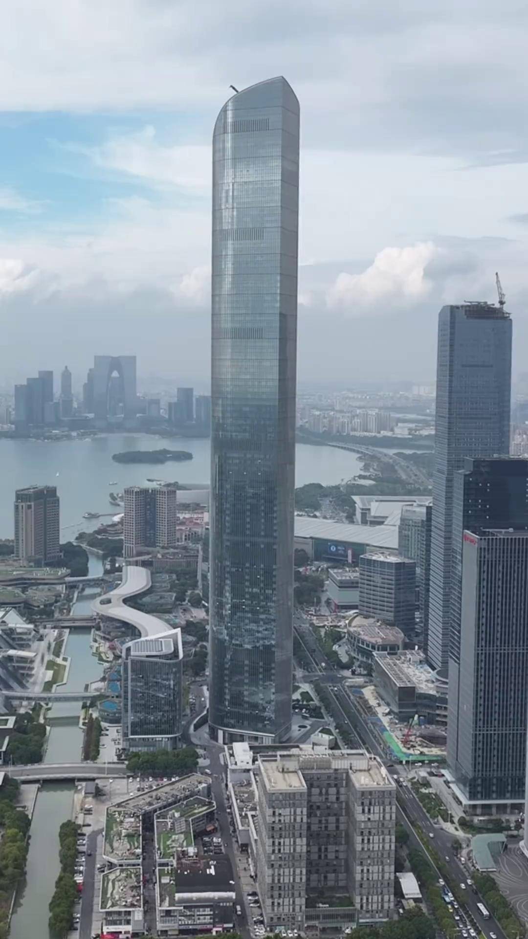 江苏最憋屈的一栋大楼,原本设计高度为729米,建成后将超越上海金融