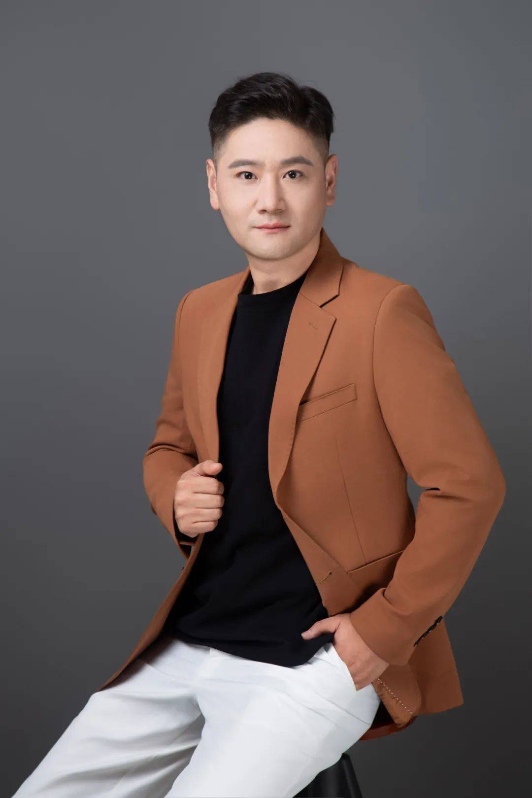 张曲湖南省京剧保护传承中心优秀青年演员，湖南省戏剧家协会会员。工老