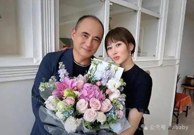 看胡静夫妇，感受爱情的甜蜜与宠溺
